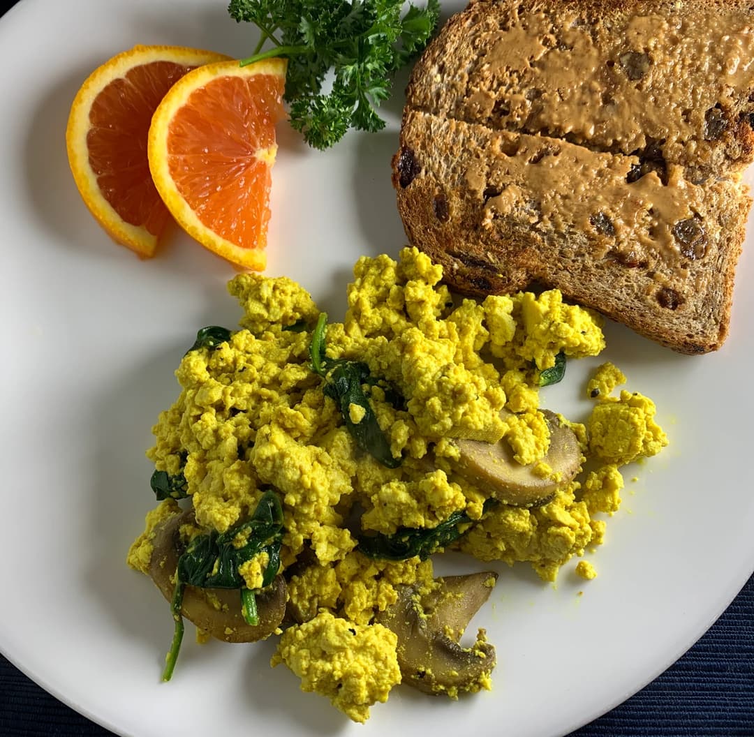 Tofu Scramble with Mushrooms & Spinach (MIND Diet-Friendly)